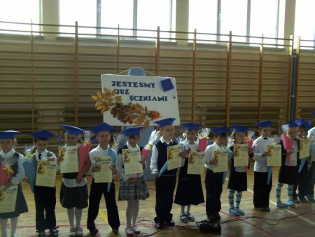Uroczystość pasowania pierwszoklasistów w roku szkolnym 2009/2010.
