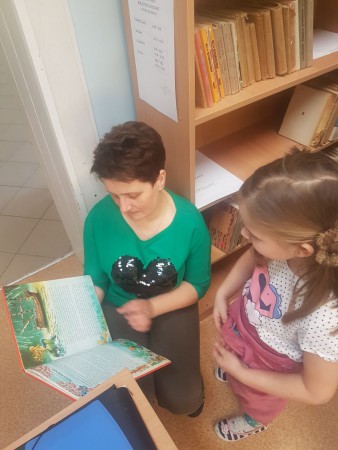 Przedszkolaki z wizytą w bibliotece szkolnej 2020/21